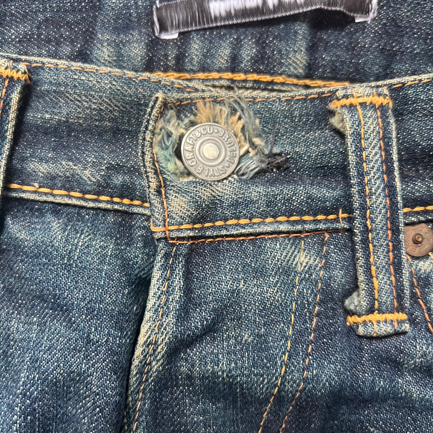 STRAIGHT LEG JEANS