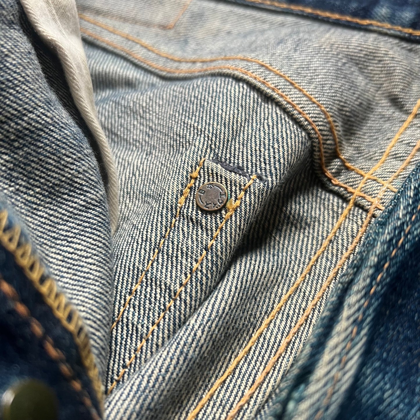 STRAIGHT LEG JEANS
