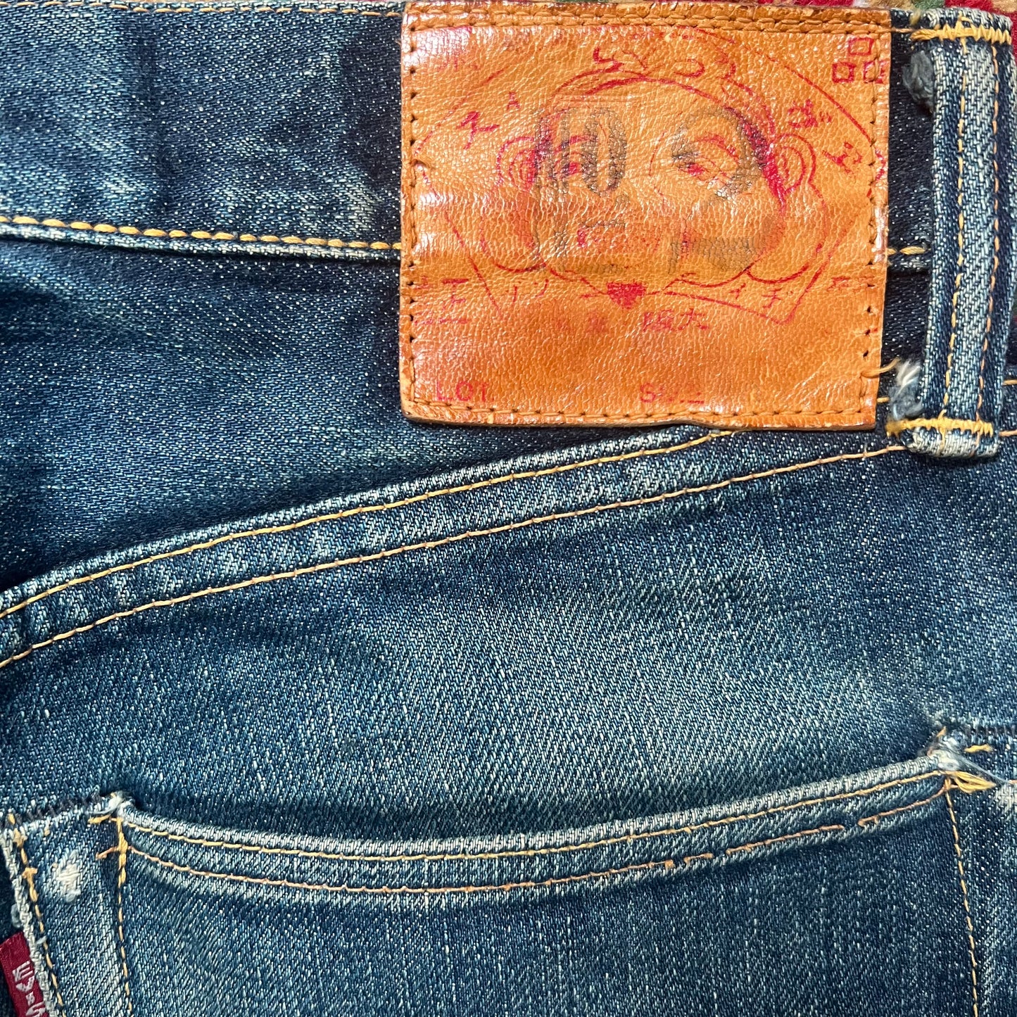 STRAIGHT LEG JEANS