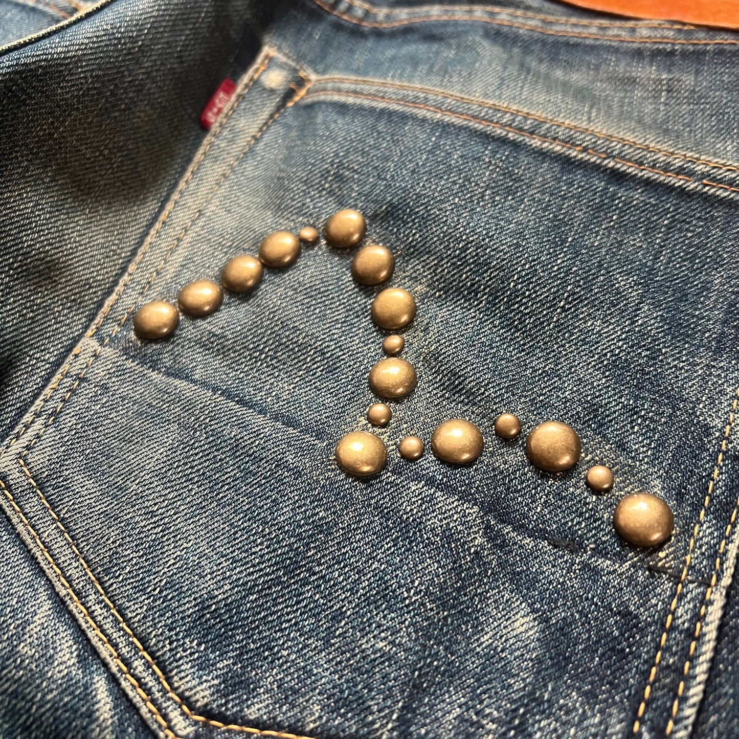 STRAIGHT LEG JEANS